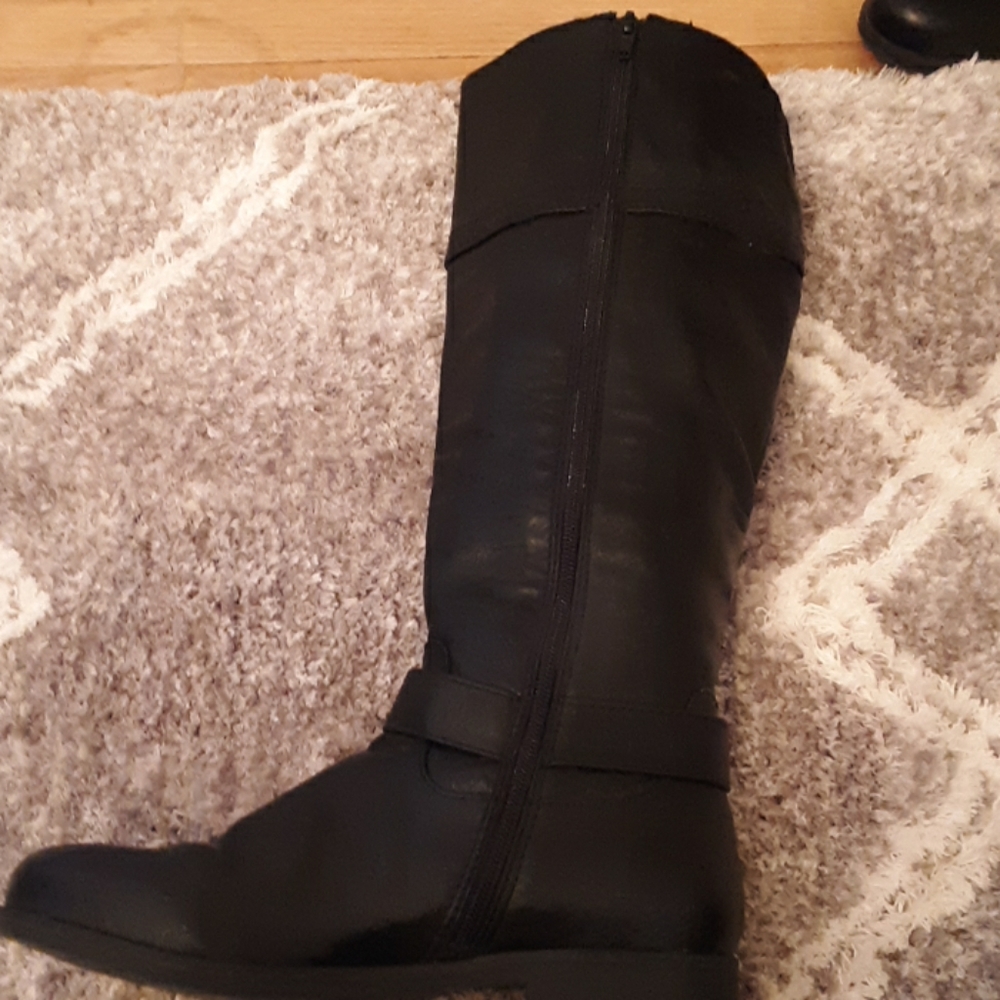 Boots - Picture 2 of 4